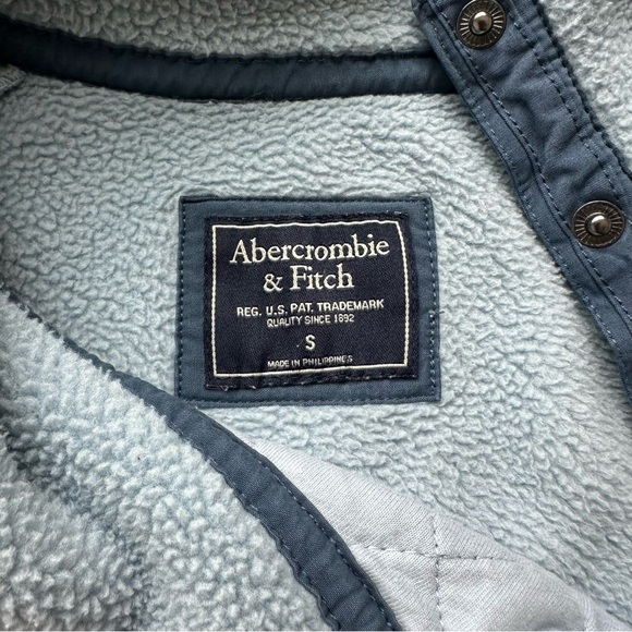 Abercrombie & Fitch Pullover - Blue Quilted Fleece Pullover Women Small - Picture 5 of 8